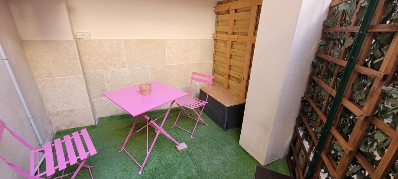 Charming In The Heart Of * Avignon